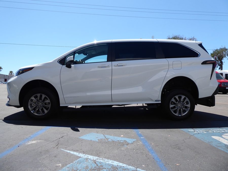 New 2026 Toyota Sienna Hybrid LE - Vantage Mobility Rear Entry Fold Out Manual Ramp