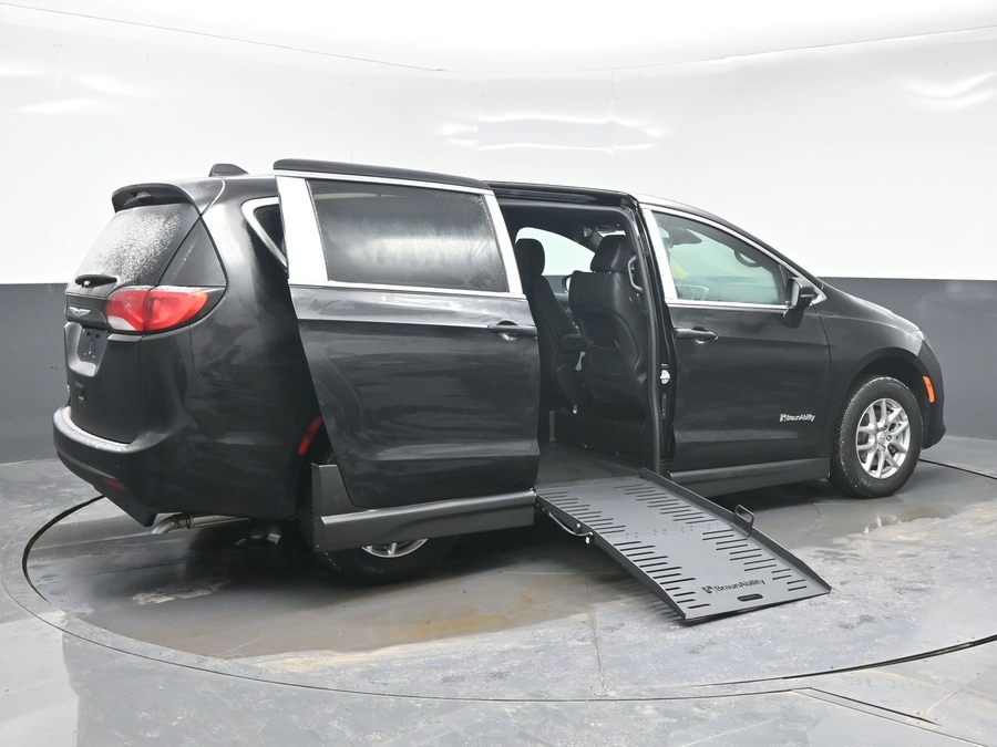 New 2026 Chrysler Voyager LX - BraunAbility Side Entry Entry Fold Out Manual Ramp