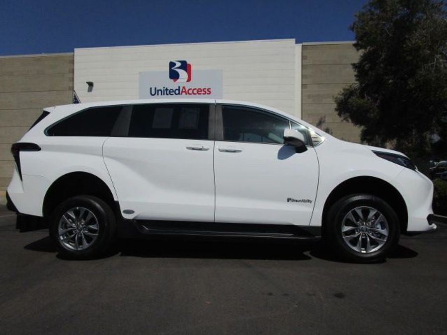 New 2025 Toyota Sienna Hybrid LE - BraunAbility Commercial Rear Entry Entry Fold Out Manual Ramp