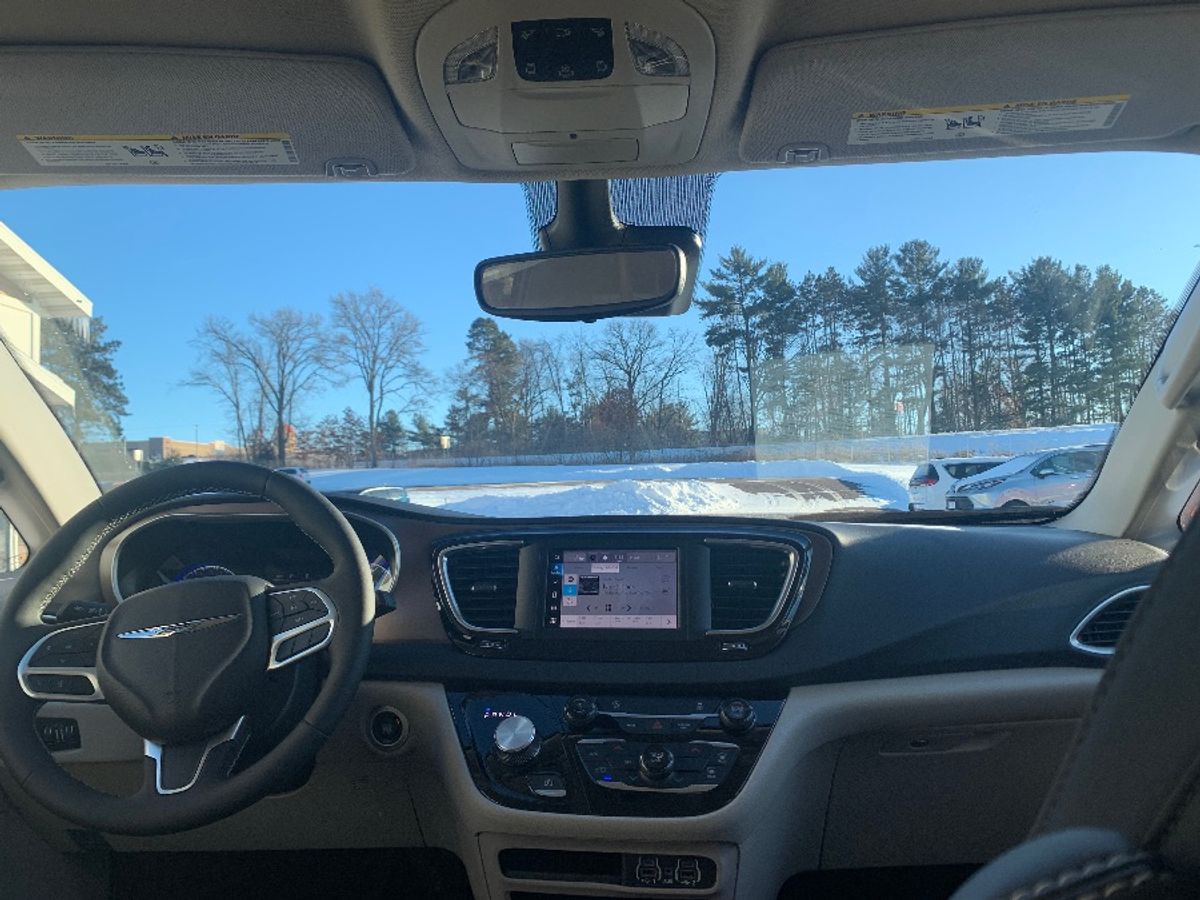 2024 CHRYSLER VOYAGER - Image 8