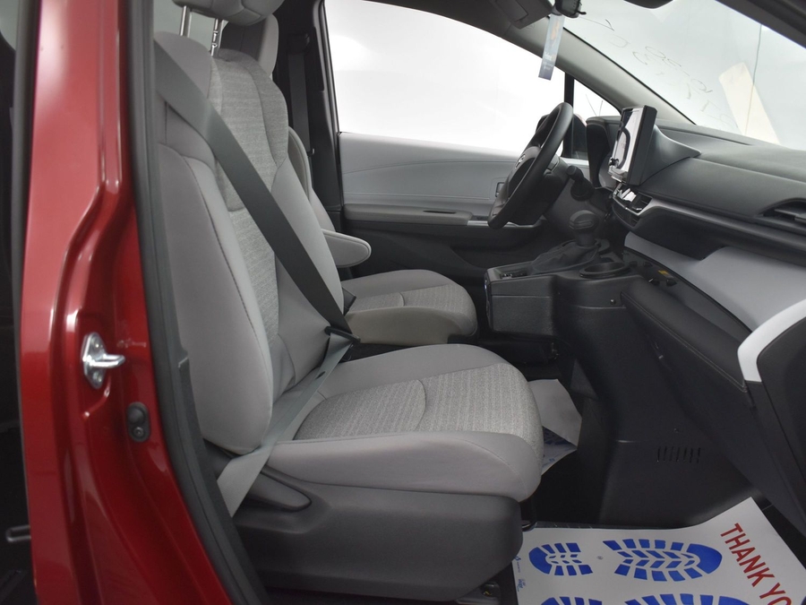 New 2025 Toyota Sienna Hybrid LE - BraunAbility Side Entry Entry Fold Out Automatic Ramp