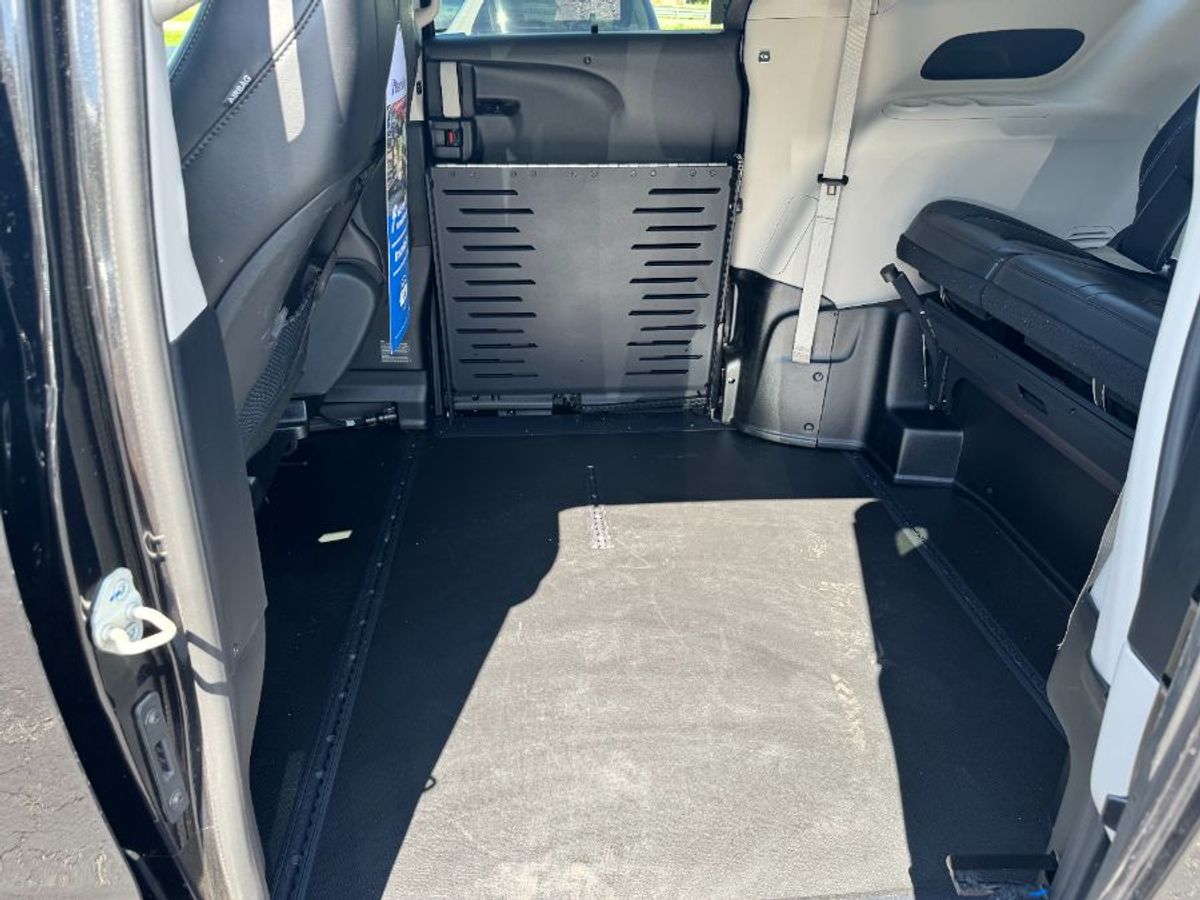 2023 CHRYSLER PACIFICA - Image 19