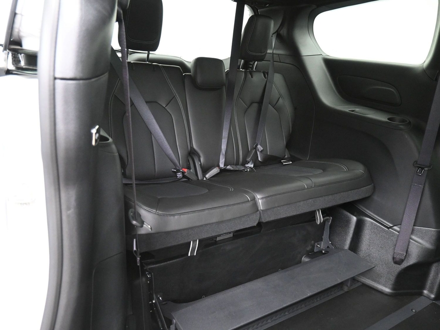 New 2025 Chrysler Pacifica Select Safety - BraunAbility Side Entry Entry In Floor Automatic Ramp