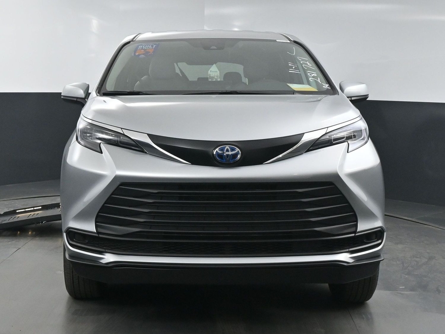 New 2025 Toyota Sienna Hybrid LE - BraunAbility Side Entry Entry Fold Out Automatic Ramp