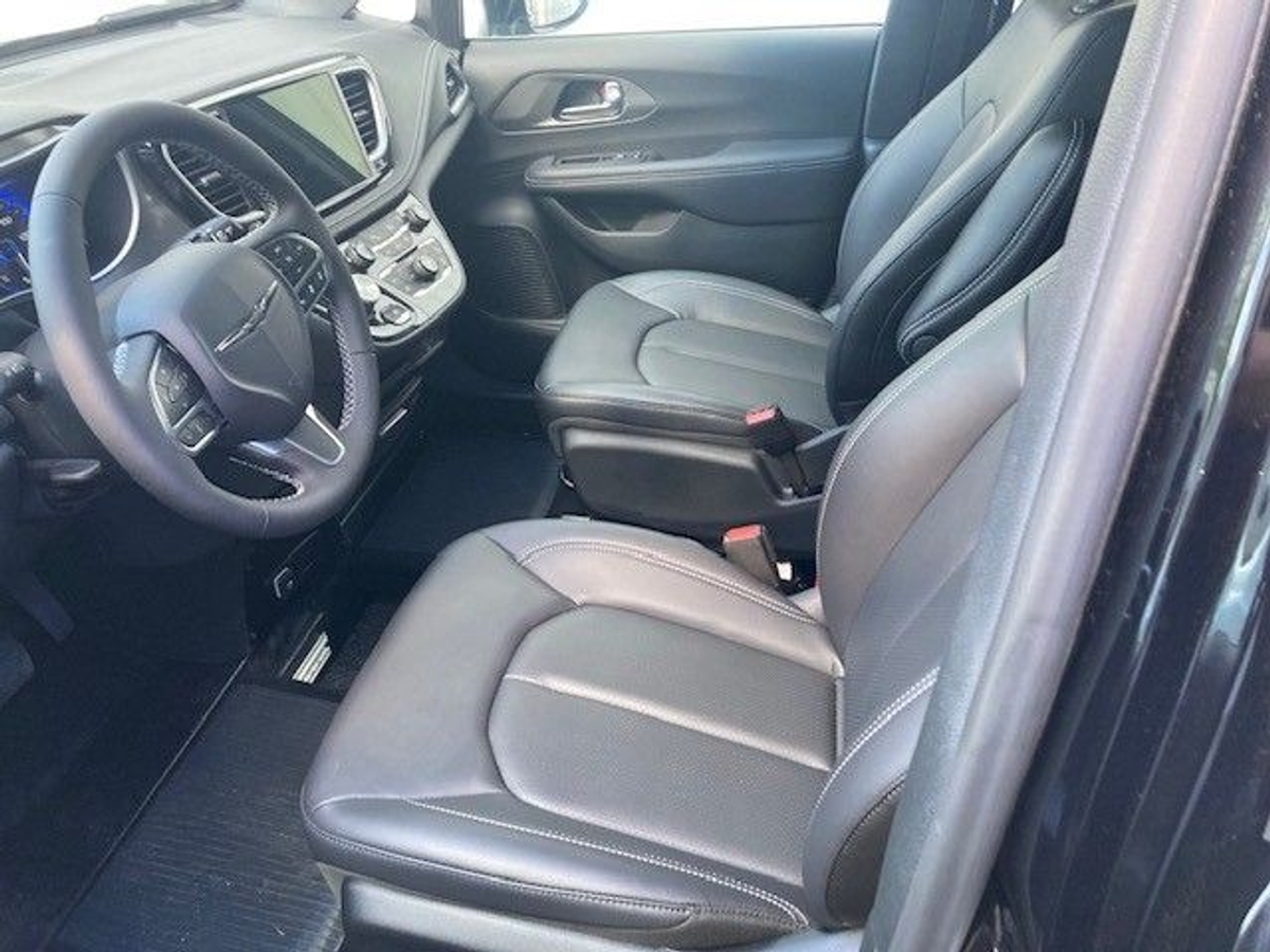 2026 CHRYSLER PACIFICA - Image 3