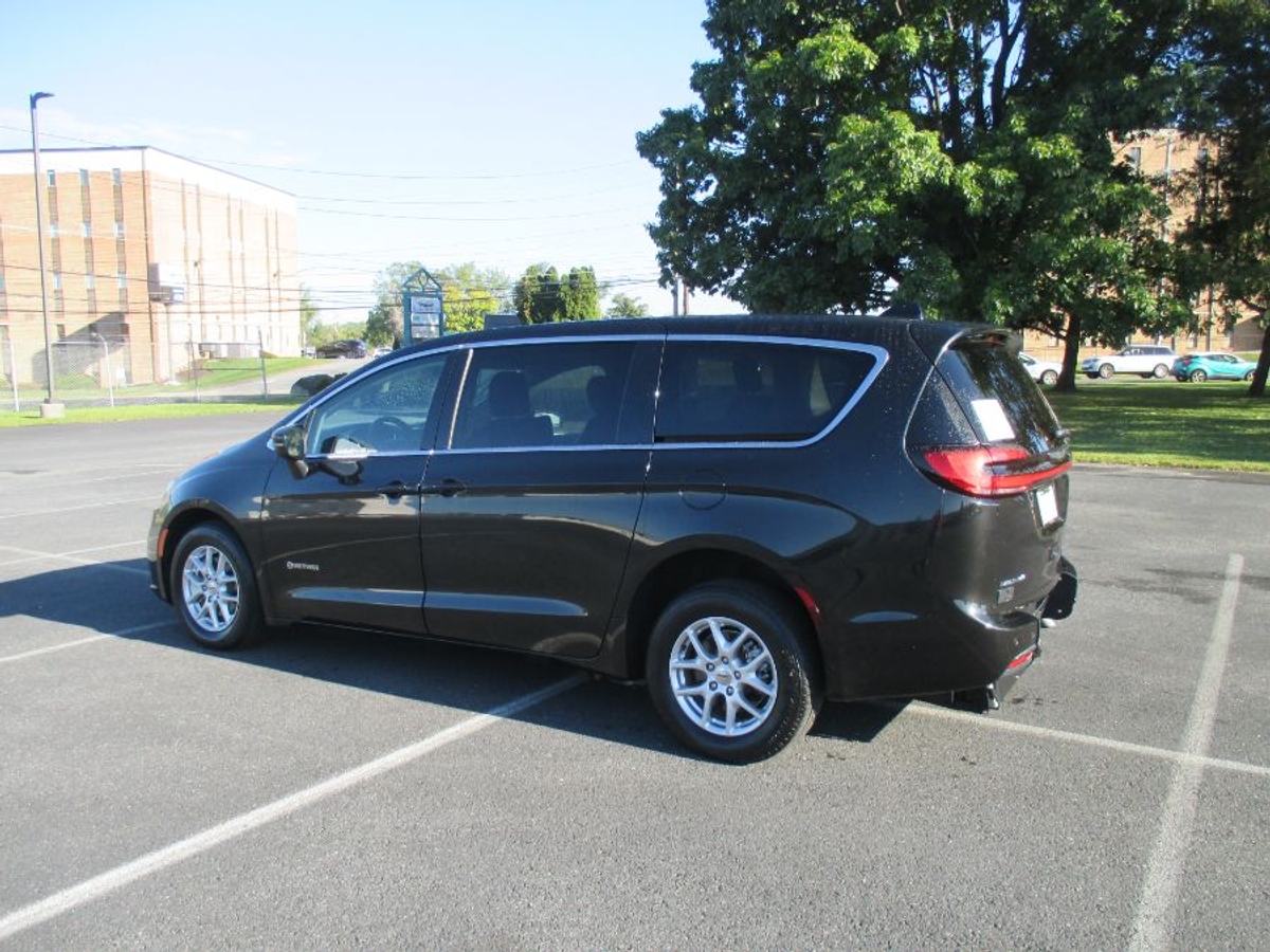 Black Chrysler Pacifica with Rear Entry Manual Fold Out ramp