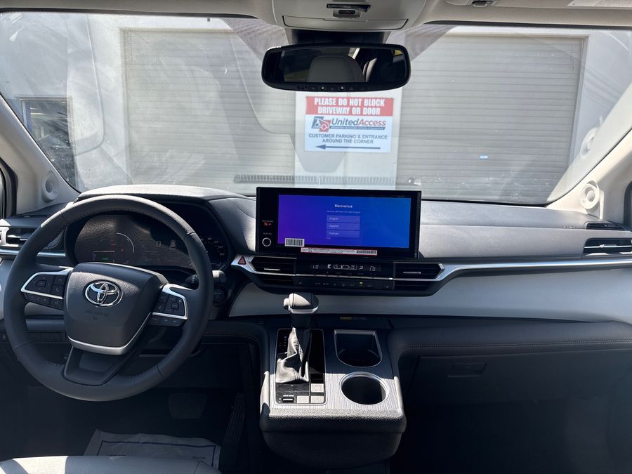 New 2025 Toyota Sienna Hybrid XLE AWD - VMI Side Entry Entry In Floor Automatic Ramp