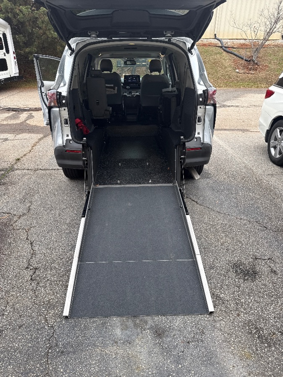 2023 TOYOTA SIENNA - Image 11