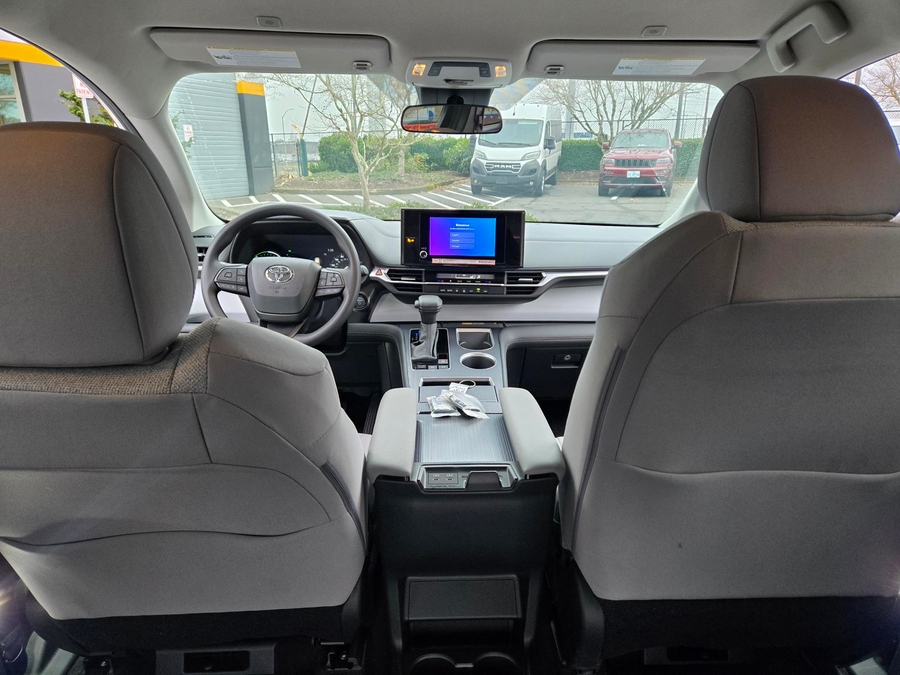 New 2025 Toyota Sienna Hybrid LE - Vantage Mobility Commercial Rear Entry Entry Fold Out Manual Ramp