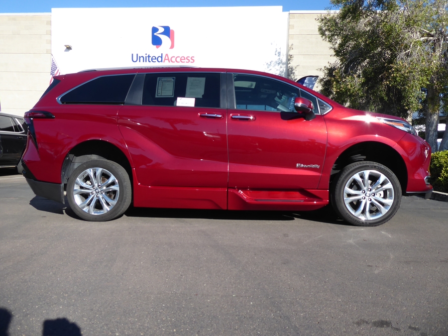 Used 2024 Toyota Sienna Hybrid Platinum - BraunAbility Side Entry In Floor Automatic Ramp