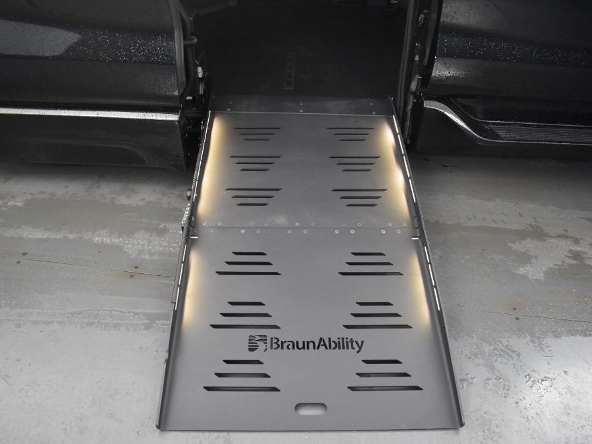 2025 TOYOTA SIENNA - Image 11