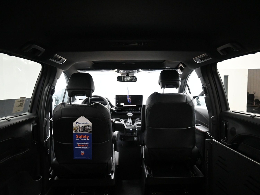 New 2025 Toyota Sienna Hybrid XSE Sport - BraunAbility Side Entry Entry Fold Out Automatic Ramp