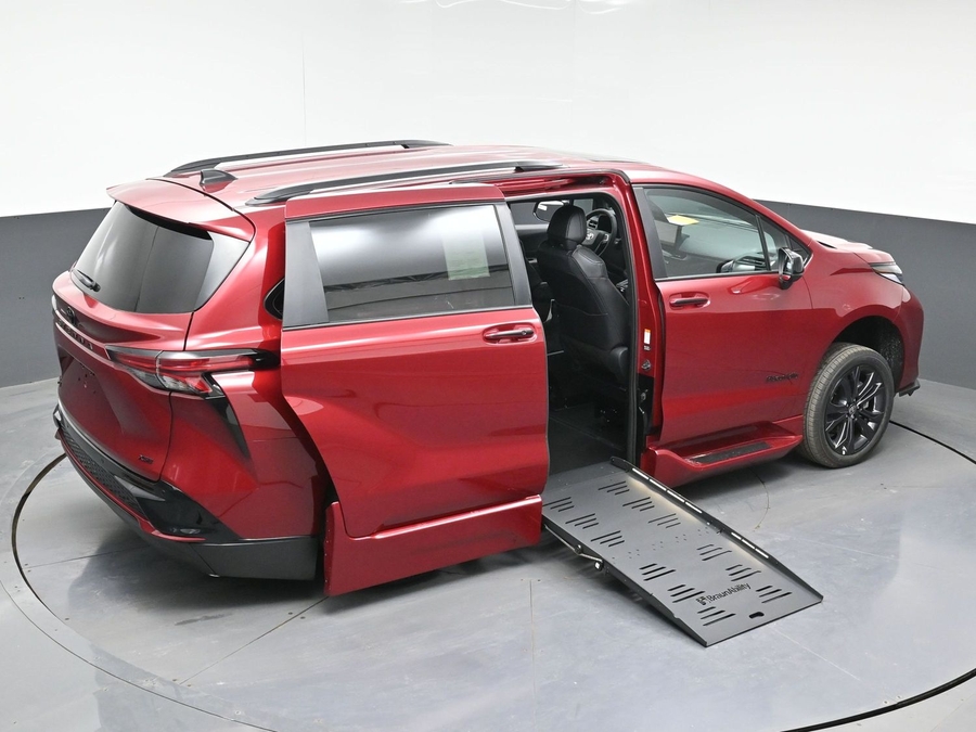 New 2026 Toyota Sienna Hybrid XSE Sport - BraunAbility Side Entry Entry Fold Out Automatic Ramp