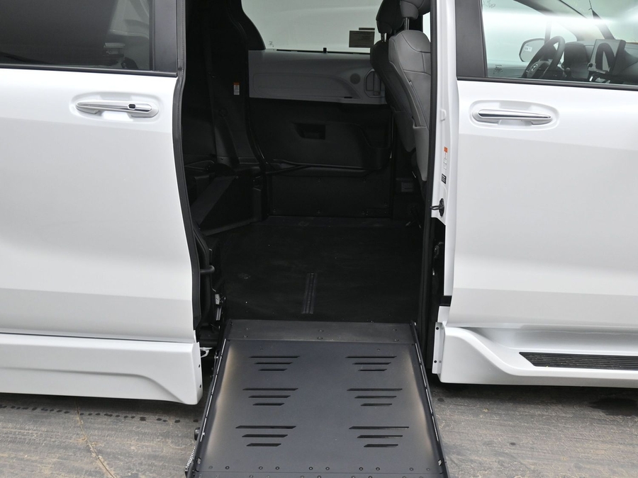 New 2026 Toyota Sienna Hybrid XLE Base - BraunAbility Side Entry Entry Fold Out Automatic Ramp