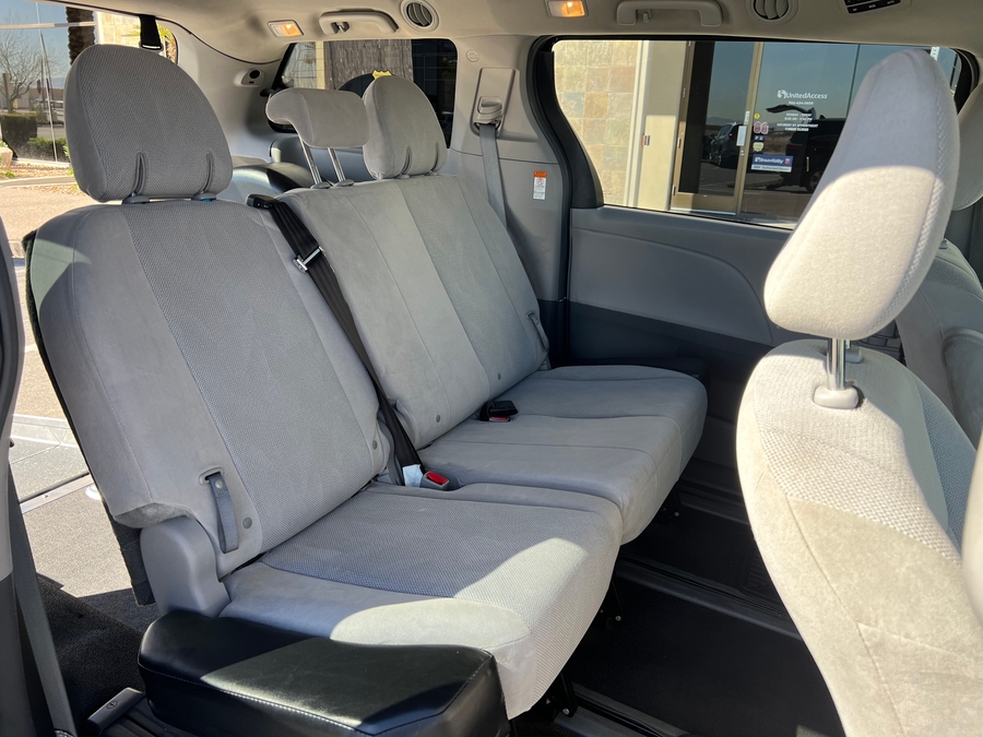 Used 2019 Toyota Sienna L -  Rear Entry Entry Fold Out Manual Ramp