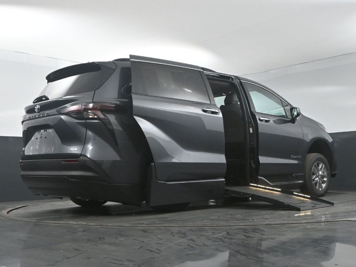 2025 TOYOTA SIENNA - Image 22