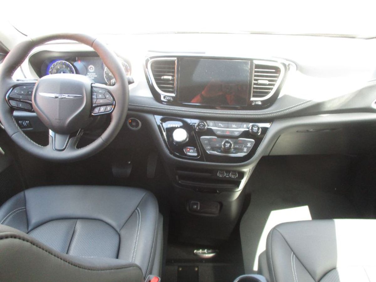 Grey Chrysler Pacifica image number 5