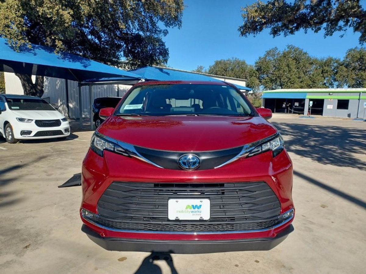 2023 TOYOTA SIENNA - Image 5