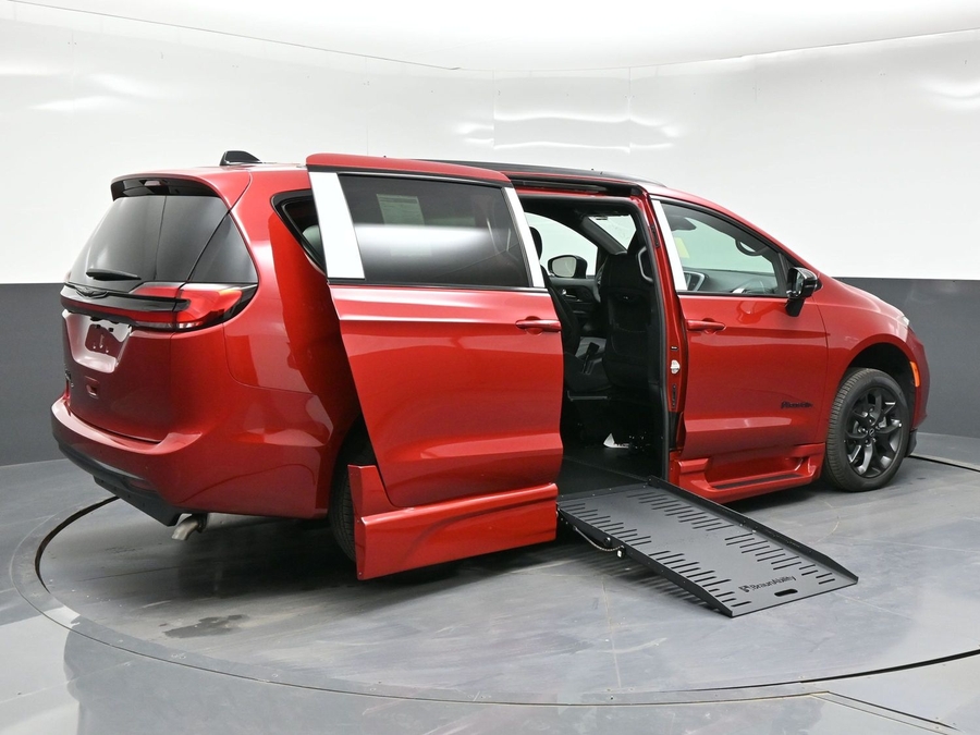 Red Chrysler Pacifica image number 6