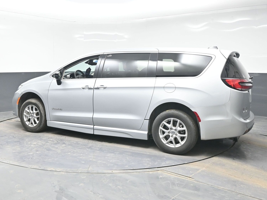 Used 2024 Chrysler Pacifica Touring L - BraunAbility Side Entry Entry Fold Out Automatic Ramp
