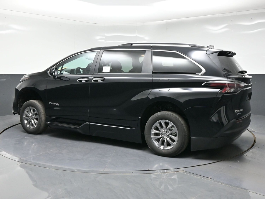 New 2026 Toyota Sienna Hybrid XLE Add - BraunAbility Side Entry In Floor Automatic Ramp