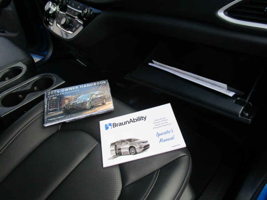 New 2026 Chrysler Pacifica Select Sport - BraunAbility Side Entry Entry In Floor Automatic Ramp