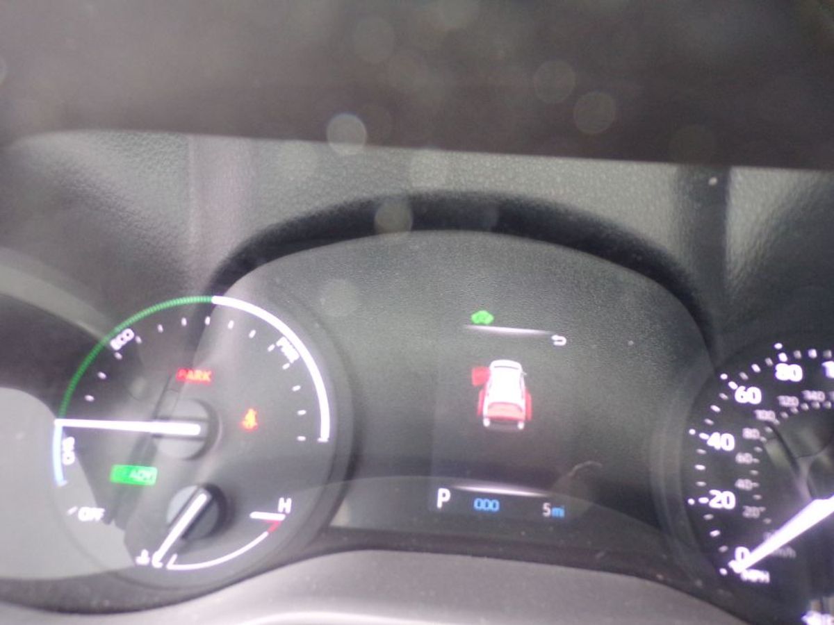 Silver Toyota Sienna image number 9