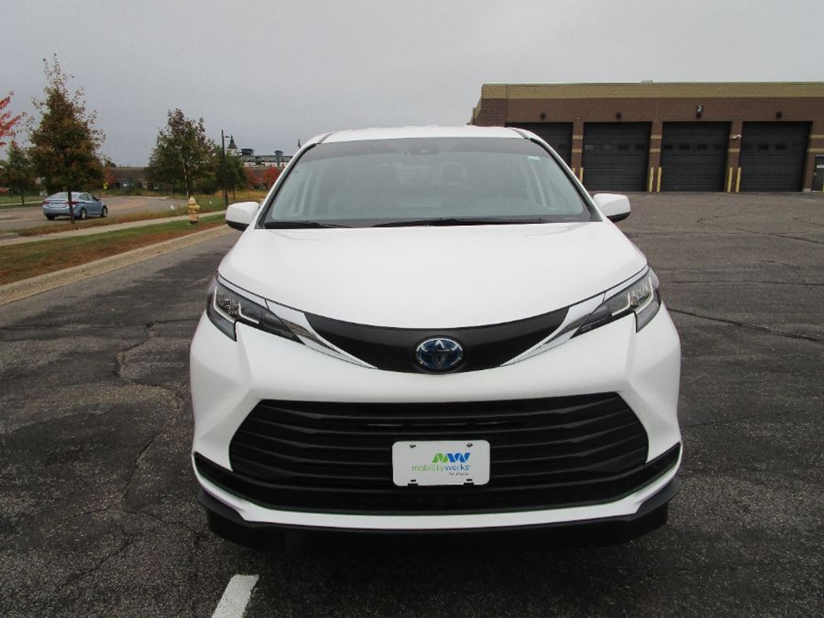 2022 TOYOTA SIENNA - Image 4