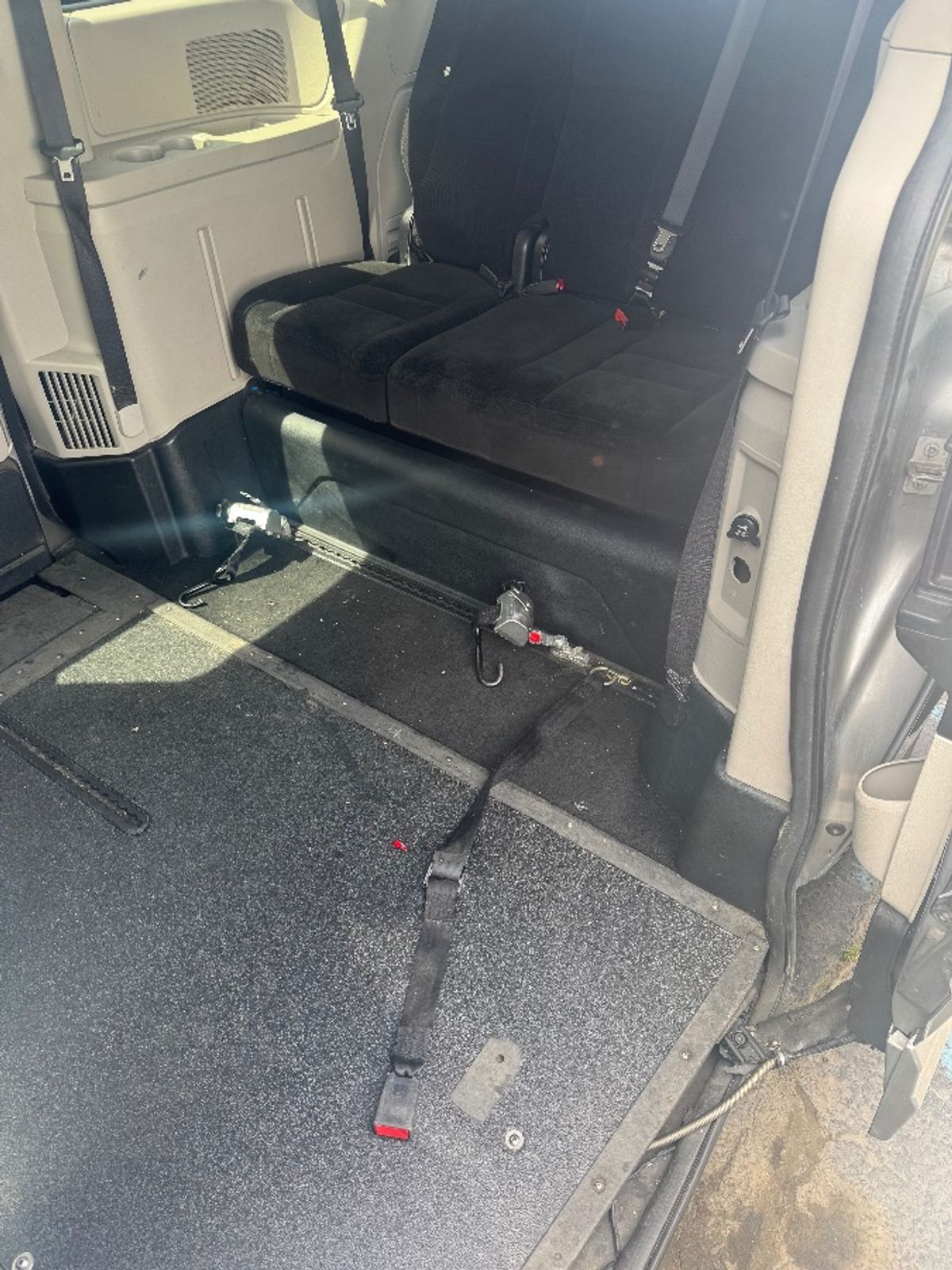 Silver Dodge Grand Caravan image number 2