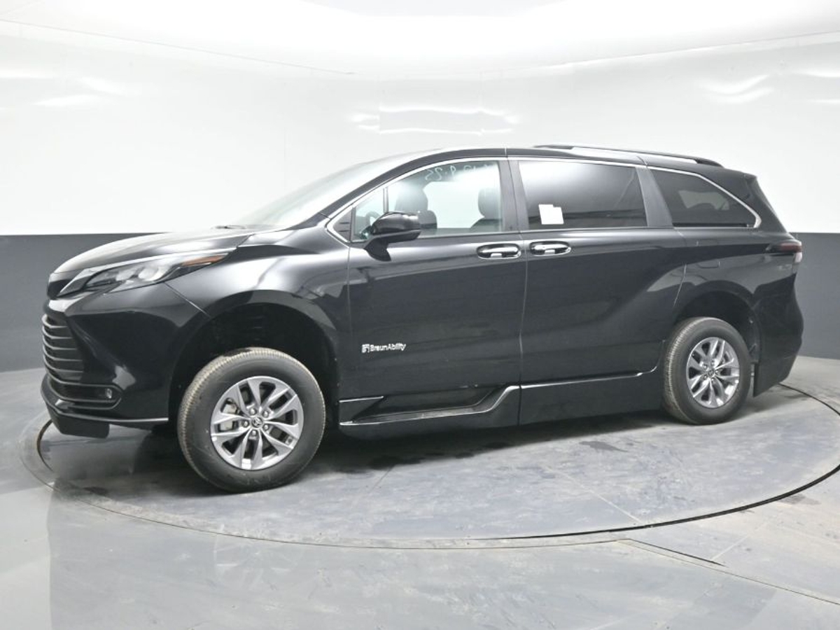 2025 TOYOTA SIENNA - Image 3