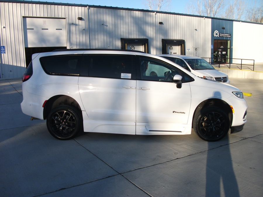 Used 2023 Chrysler Pacifica Touring L Sport - BraunAbility Side Entry Entry In Floor Automatic Ramp