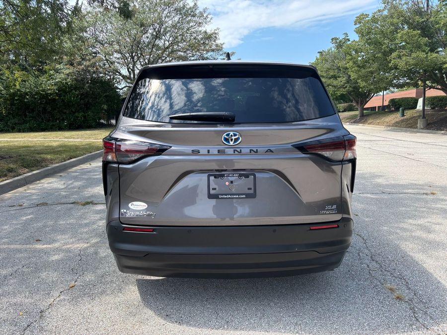 Used 2023 Toyota Sienna Hybrid XLE - BraunAbility Side Entry Entry In Floor Automatic Ramp