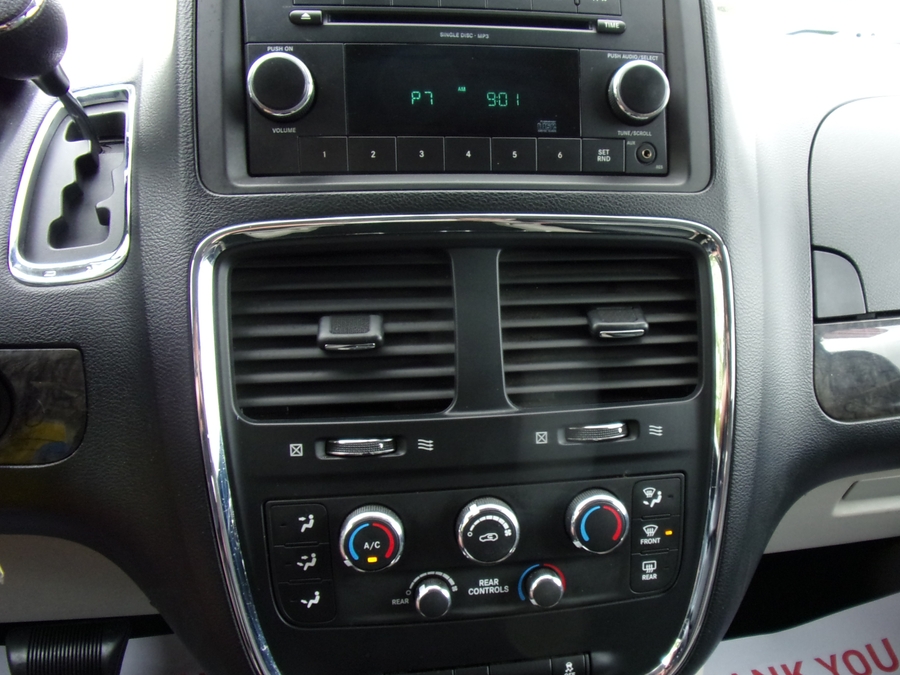 Grey Dodge Grand Caravan image number 11