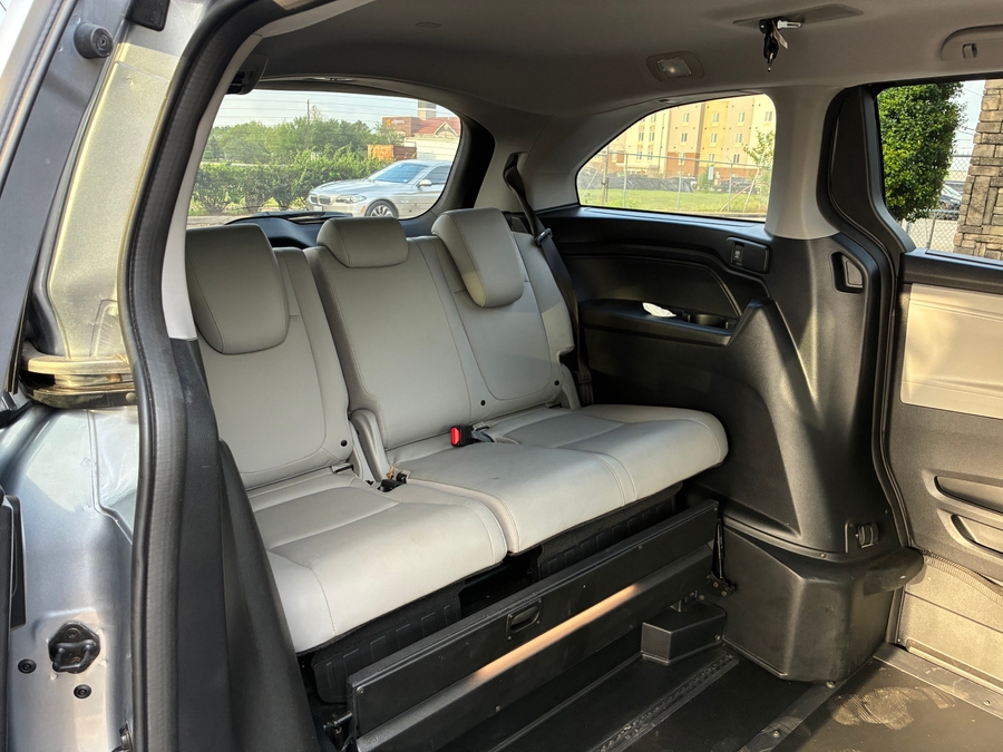 Used 2020 Honda Odyssey EX-L - BraunAbility Side Entry Entry In Floor Automatic Ramp