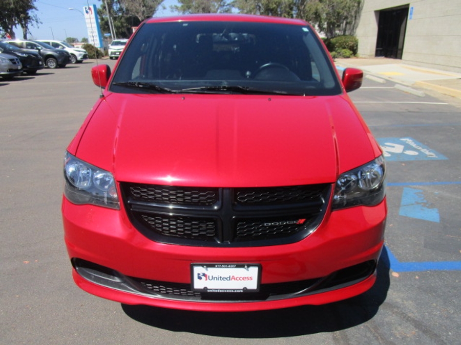 Used 2015 Dodge Grand Caravan SE - BraunAbility Side Entry Entry Fold Out Automatic Ramp