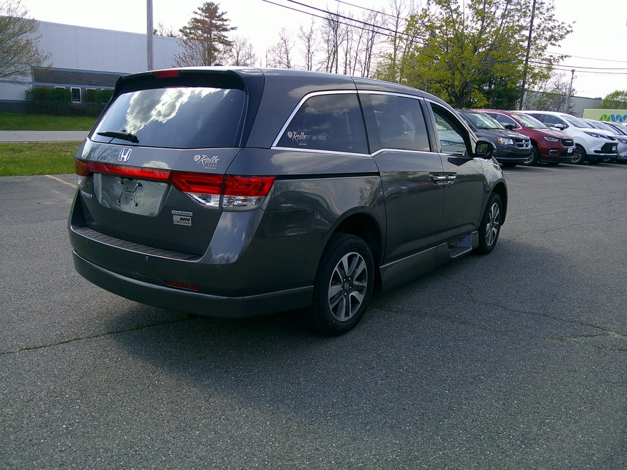Silver Honda Odyssey image number 6