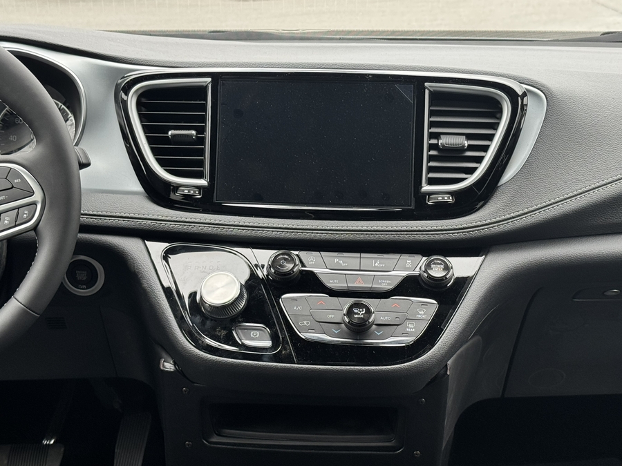 Silver Chrysler Pacifica image number 9