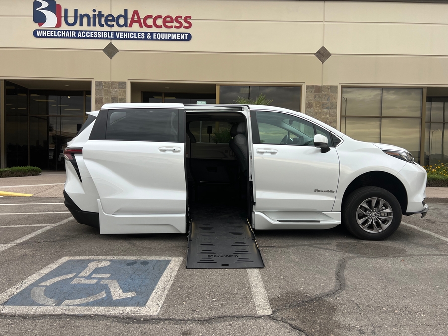 Used 2024 Toyota Sienna Hybrid XLE Base - BraunAbility Side Entry Entry Fold Out Automatic Ramp