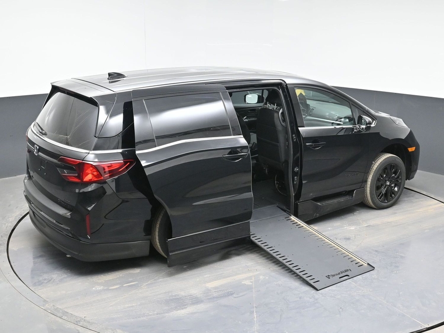 New 2026 Honda Odyssey Sport - BraunAbility Side Entry Entry In Floor Automatic Ramp