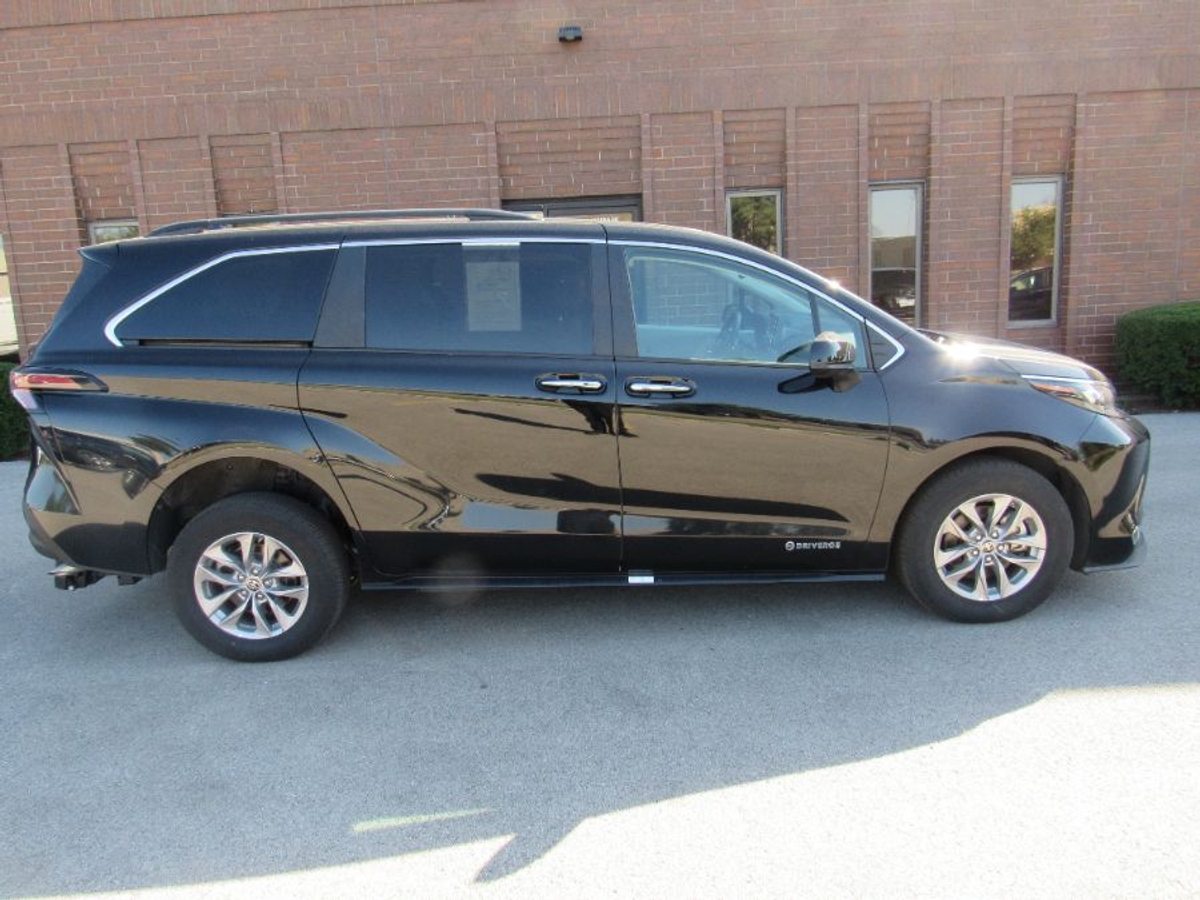 2024 TOYOTA SIENNA - Image 2