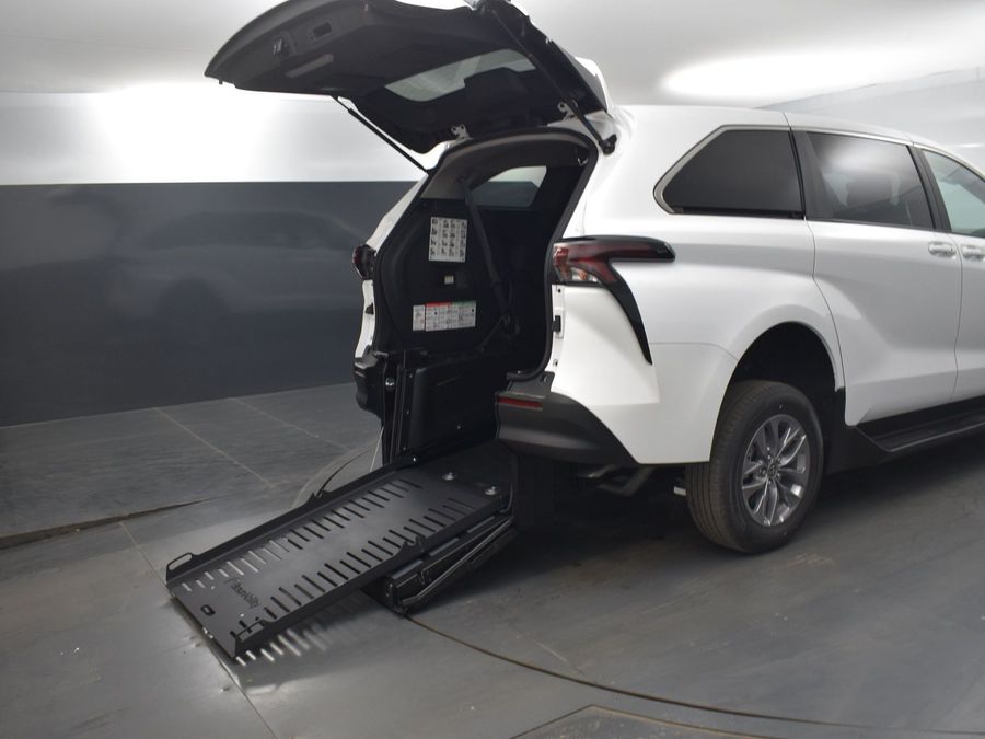 Used 2024 Chrysler Pacifica Touring L - BraunAbility Side Entry Entry Fold Out Automatic Ramp