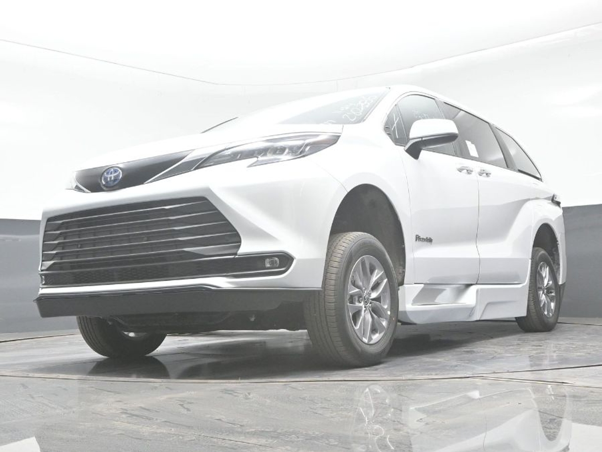 2025 TOYOTA SIENNA - Image 20