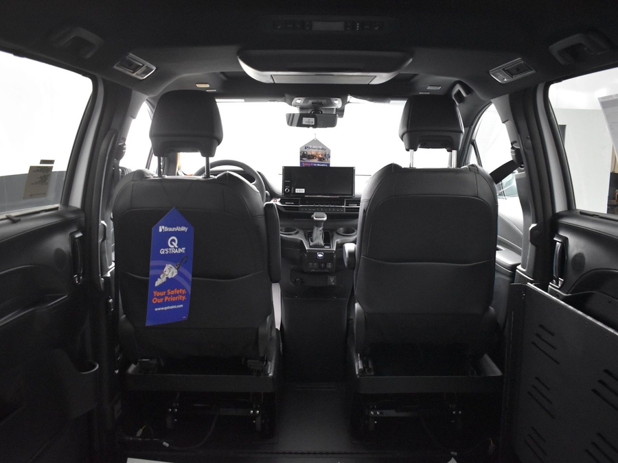 New 2025 Toyota Sienna Hybrid Platinum - BraunAbility Side Entry Entry Fold Out Automatic Ramp