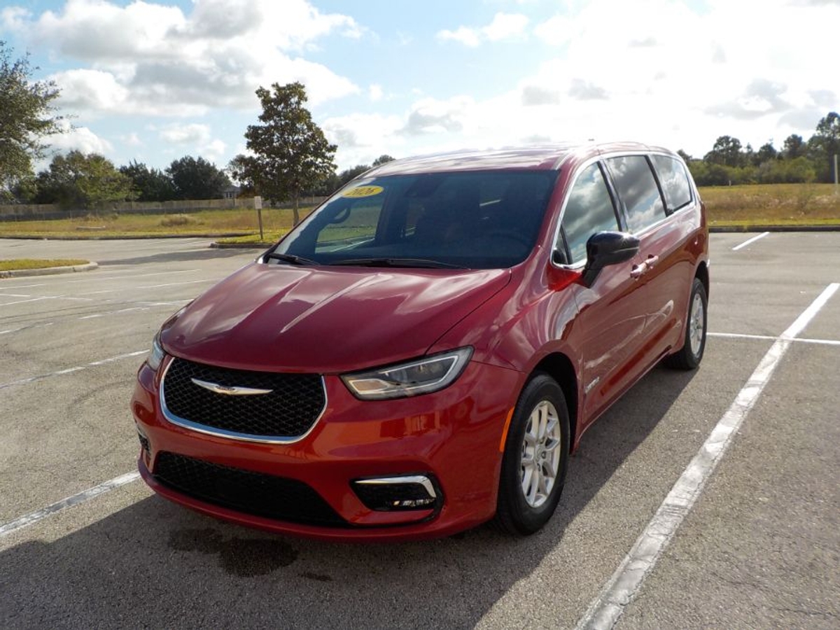 Red Chrysler Pacifica image number 3