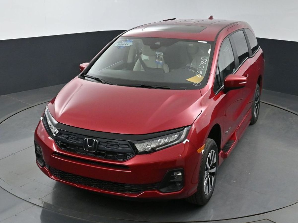 Red Honda Odyssey image number 23