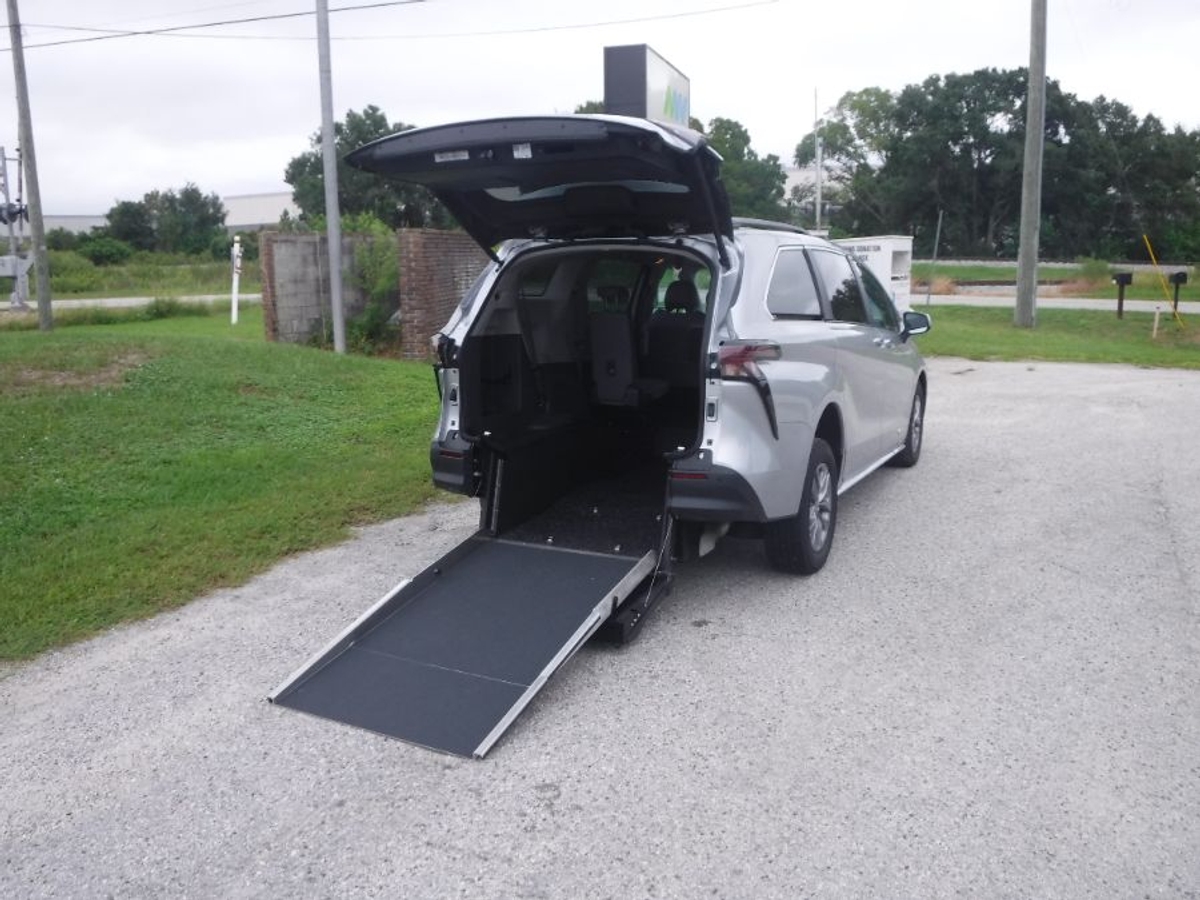 2024 TOYOTA SIENNA - Image 1