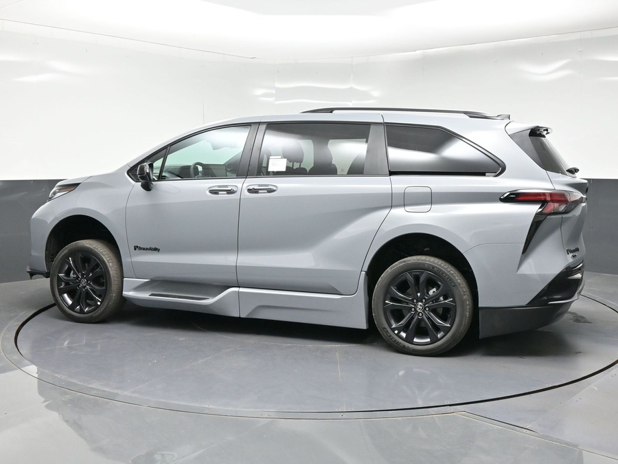 New 2026 Toyota Sienna Hybrid XSE Sport - BraunAbility Side Entry In Floor Automatic Ramp
