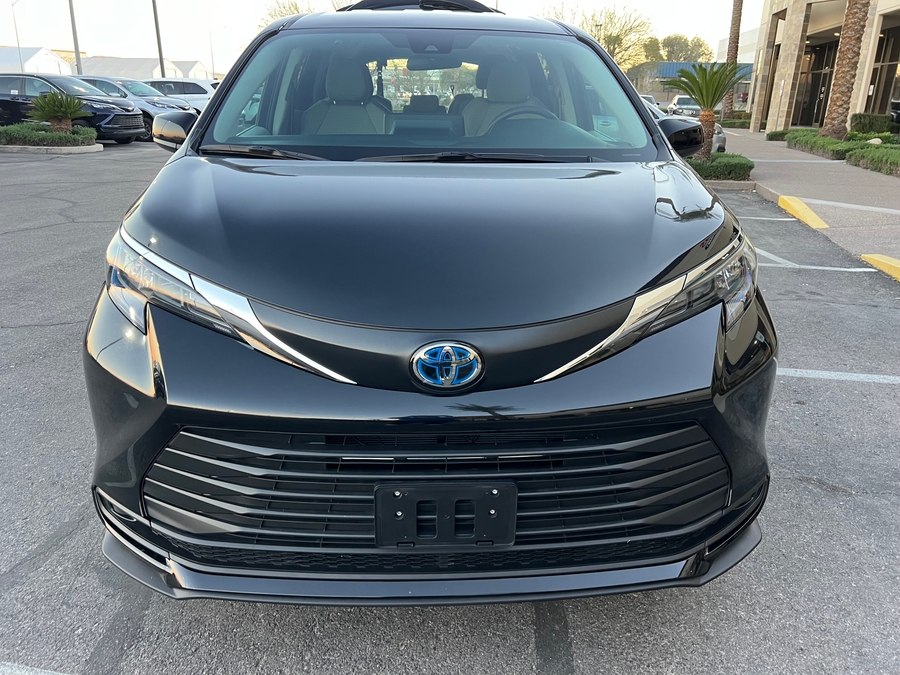 Used 2024 Toyota Sienna Hybrid LE - BraunAbility Rear Entry Entry Fold Out Manual Ramp