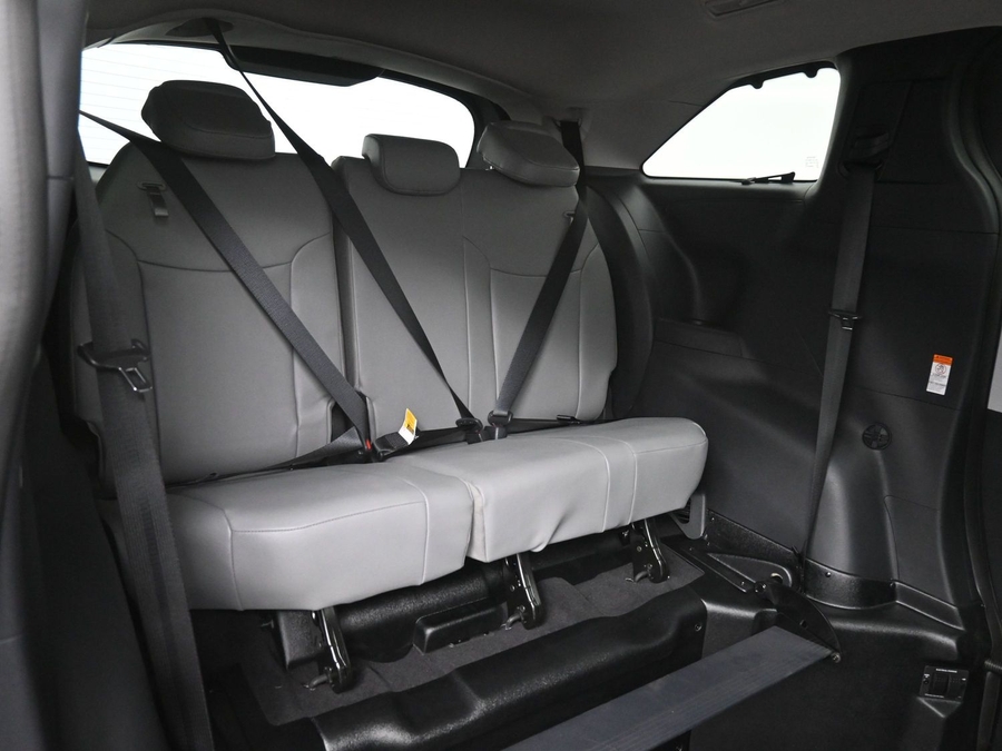 New 2026 Toyota Sienna Hybrid XLE Base - BraunAbility Side Entry Entry Fold Out Automatic Ramp
