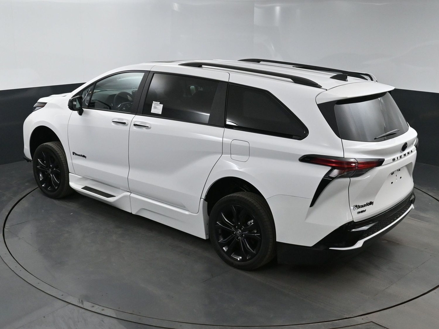 New 2025 Toyota Sienna Hybrid XSE Sport - BraunAbility Side Entry Entry Fold Out Automatic Ramp